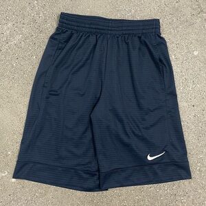 Men’s Nike dri-fit longer length 11” inseam Basketball Shorts size Small